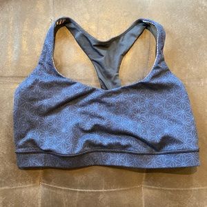 Lululemon sports bra size 10